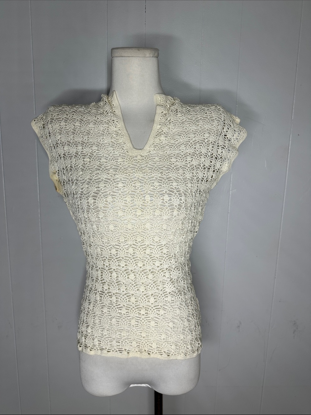 Vintage 1930s Coquette Crochet V Neck Top